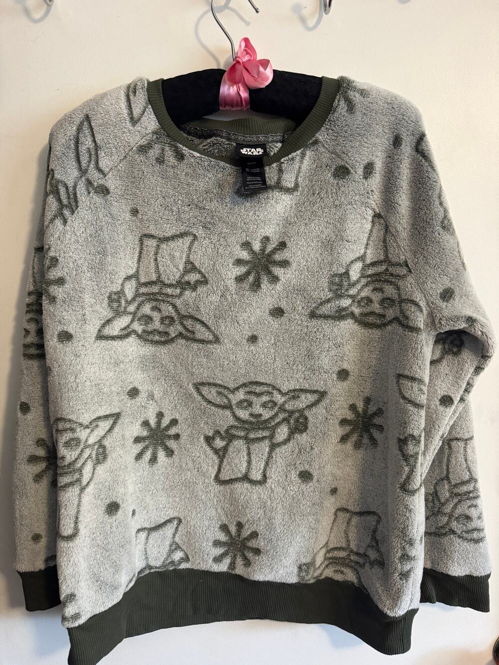 Star Wars Grogu Baby Yoda Winter Fleece Sweatshirt Women’s Medium Green